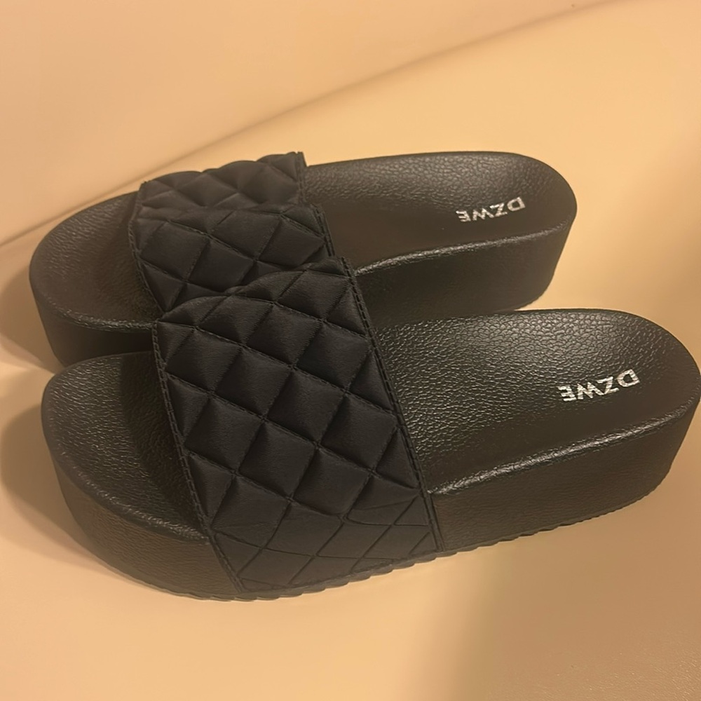 Black platform shoe